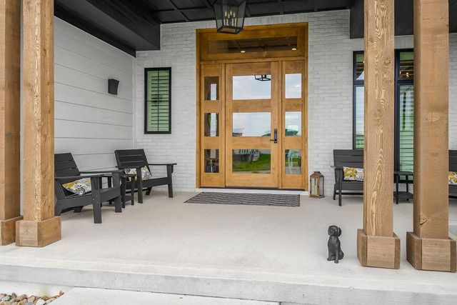 2270 Scenic View Drive, Riverside, MO 64150