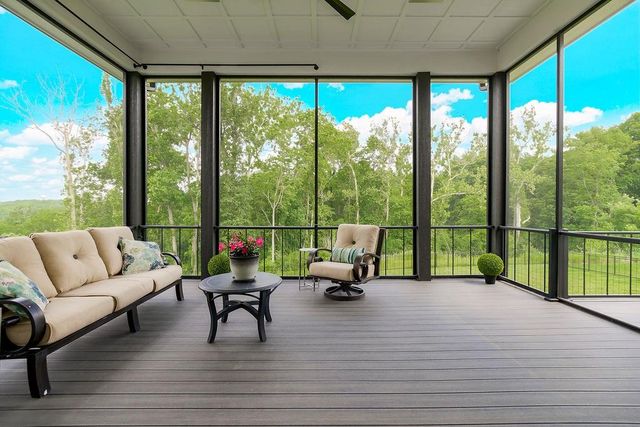 2270 Scenic View Drive, Riverside, MO 64150
