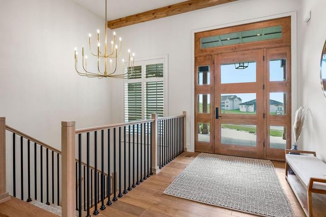 2270 Scenic View Drive, Riverside, MO 64150