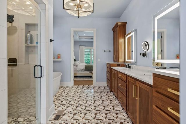 2270 Scenic View Drive, Riverside, MO 64150