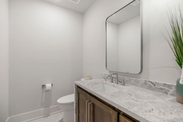 2270 Scenic View Drive, Riverside, MO 64150