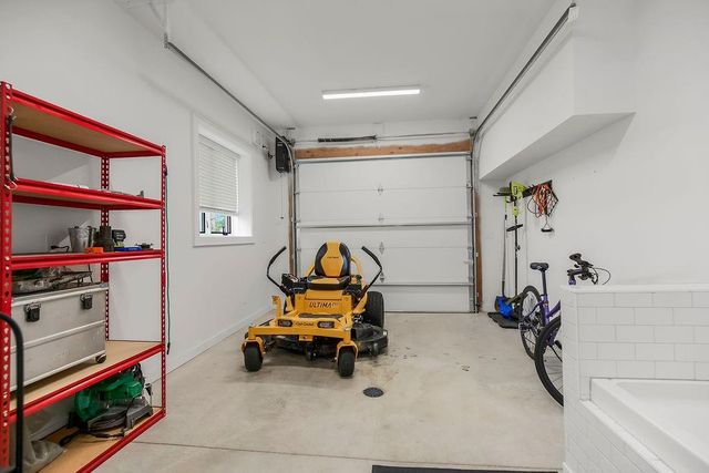 2270 Scenic View Drive, Riverside, MO 64150