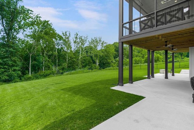 2270 Scenic View Drive, Riverside, MO 64150