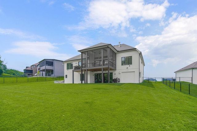 2270 Scenic View Drive, Riverside, MO 64150