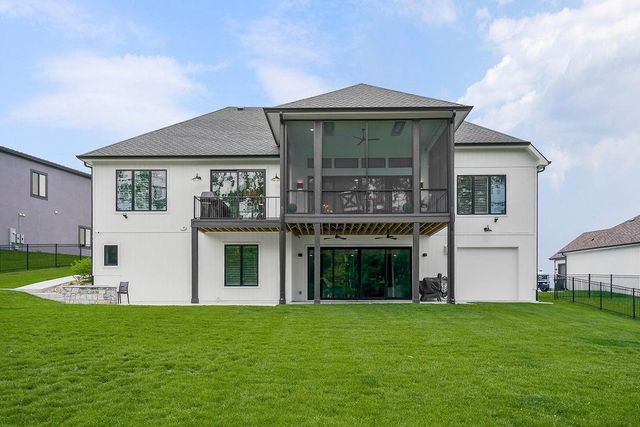 2270 Scenic View Drive, Riverside, MO 64150