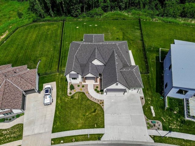 2270 Scenic View Drive, Riverside, MO 64150