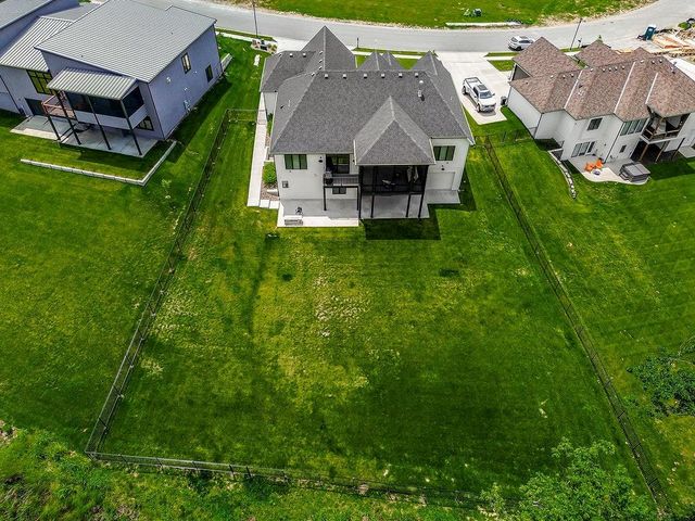 2270 Scenic View Drive, Riverside, MO 64150