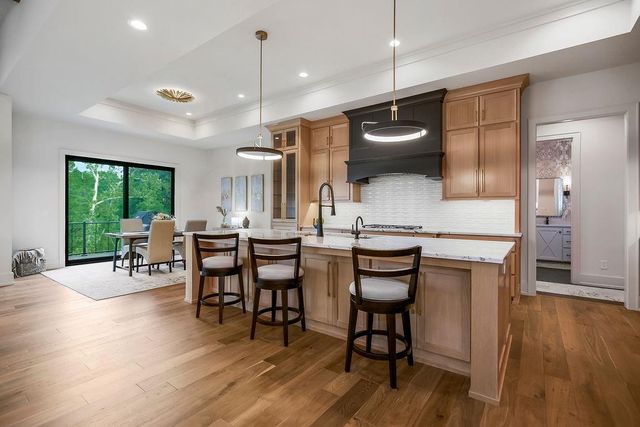 2270 Scenic View Drive, Riverside, MO 64150
