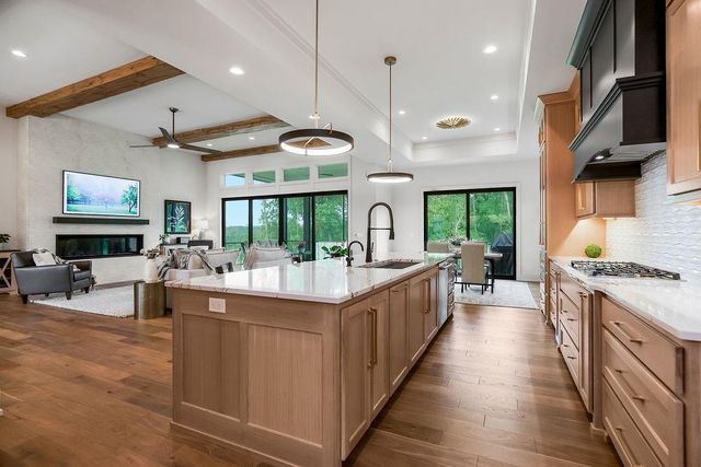 2270 Scenic View Drive, Riverside, MO 64150