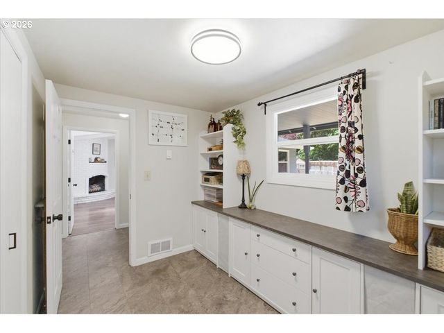 1895 AERIAL Way, Salem, OR 97302