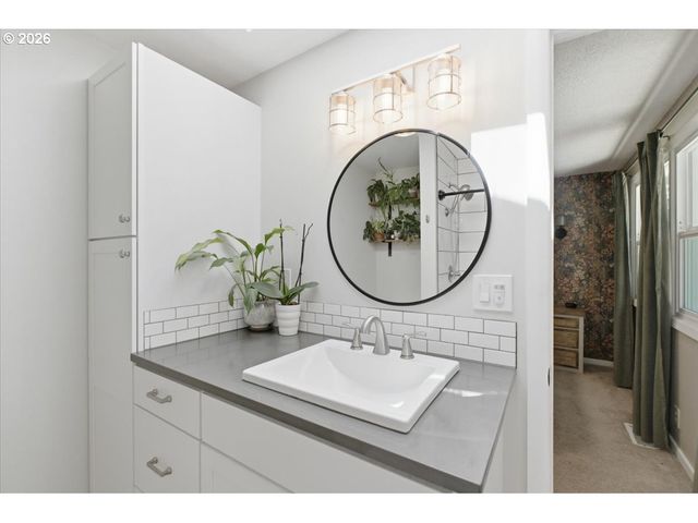 1895 AERIAL Way, Salem, OR 97302