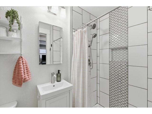 1895 AERIAL Way, Salem, OR 97302