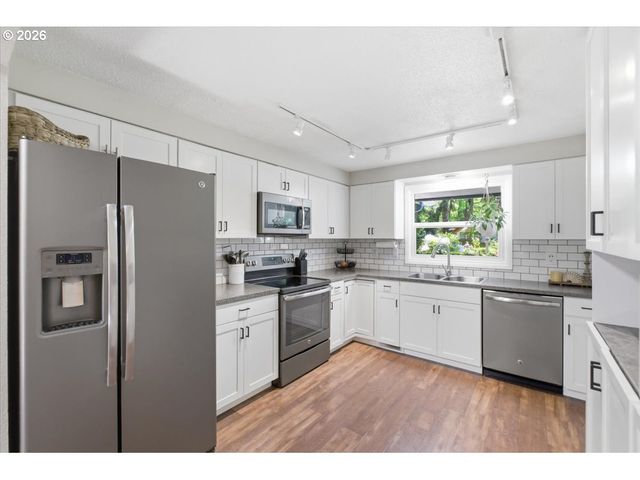 1895 AERIAL Way, Salem, OR 97302