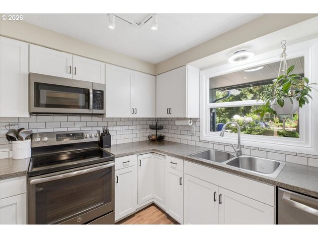 1895 AERIAL Way, Salem, OR 97302