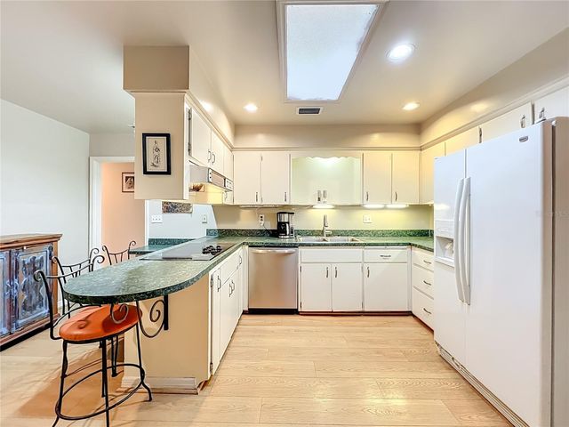 415 HERMITAGE DRIVE, Altamonte Springs, FL 32701