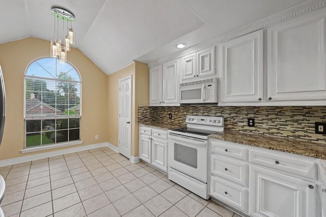 18477 Sunrise Oaks Court, Montgomery, TX 77316