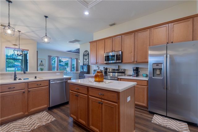 357 24th Avenue SW, Vero Beach, FL 32962