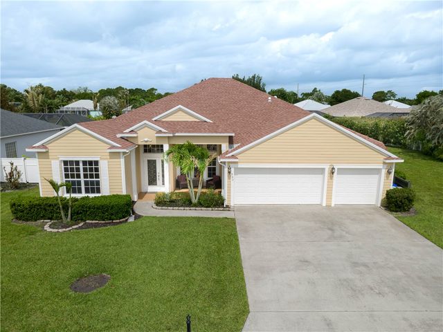 357 24th Avenue SW, Vero Beach, FL 32962