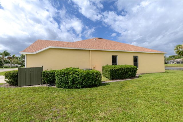 357 24th Avenue SW, Vero Beach, FL 32962