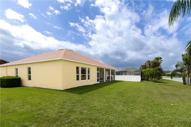 357 24th Avenue SW, Vero Beach, FL 32962
