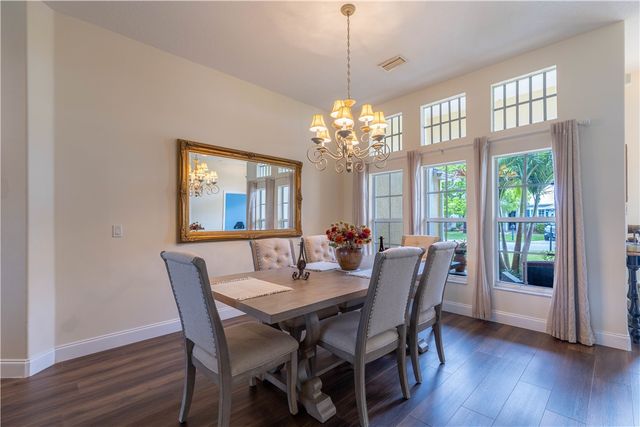 357 24th Avenue SW, Vero Beach, FL 32962