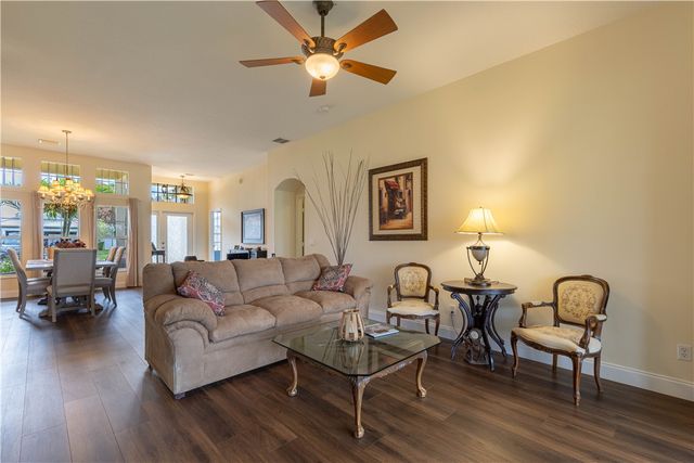 357 24th Avenue SW, Vero Beach, FL 32962