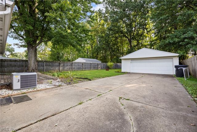 369 White Oak Drive, Elyria, OH 44035
