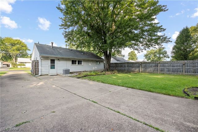 369 White Oak Drive, Elyria, OH 44035