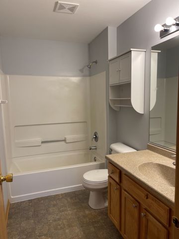 1517 Silverstone Drive 1517, Carpentersville, IL 60110