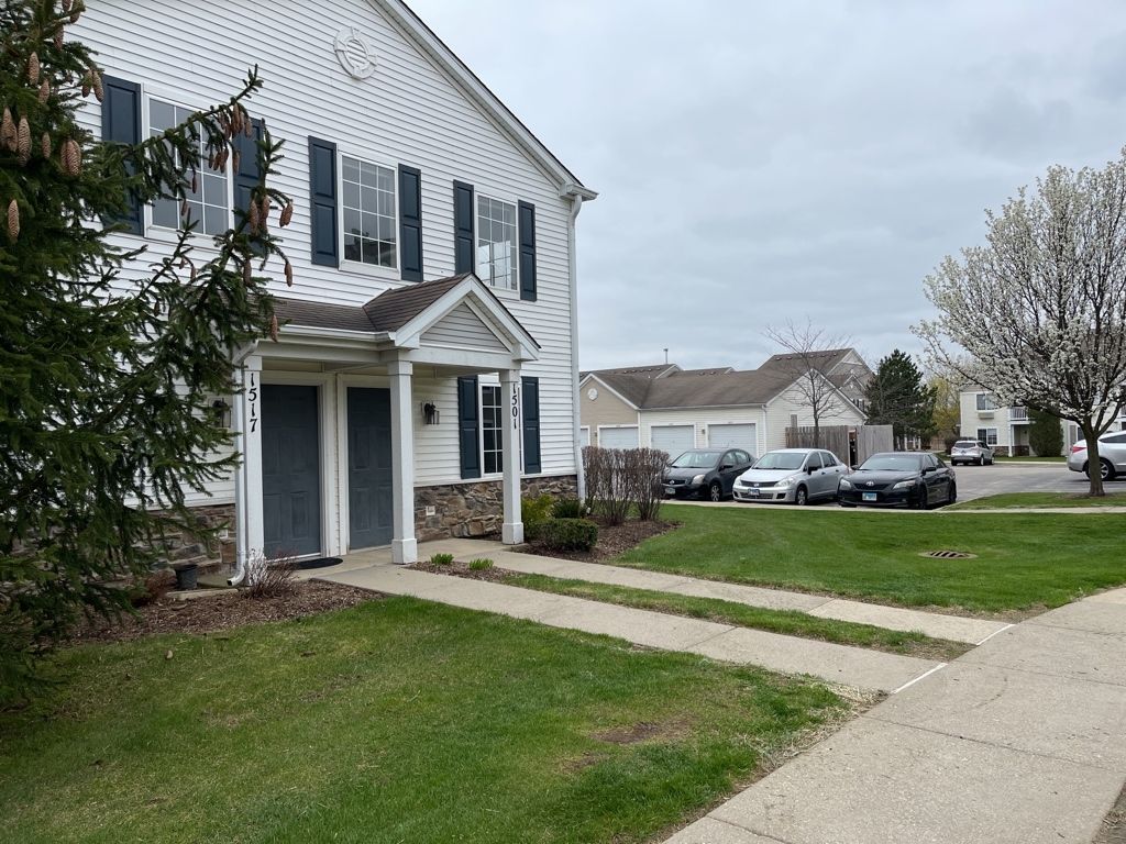 1517 Silverstone Drive 1517, Carpentersville, IL 60110
