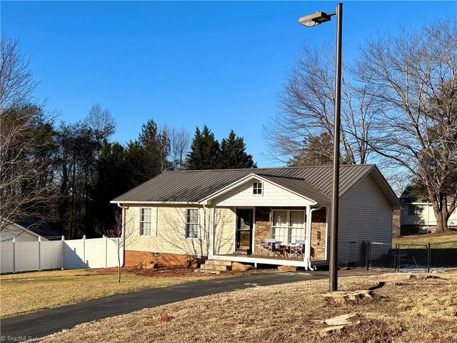 144 Strawberry Lane, Mount Airy, NC 27030