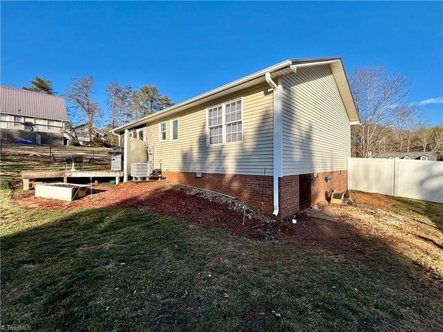 144 Strawberry Lane, Mount Airy, NC 27030