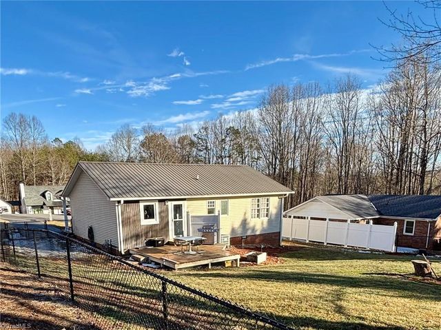 144 Strawberry Lane, Mount Airy, NC 27030