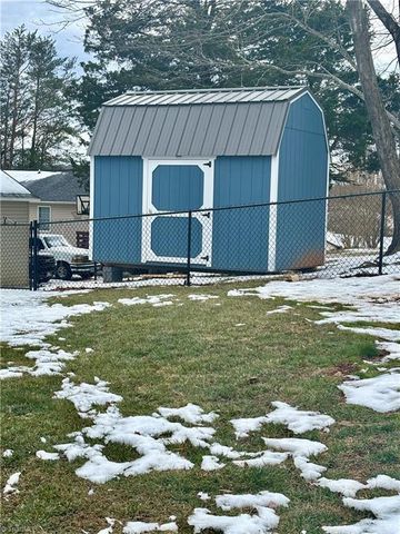 144 Strawberry Lane, Mount Airy, NC 27030