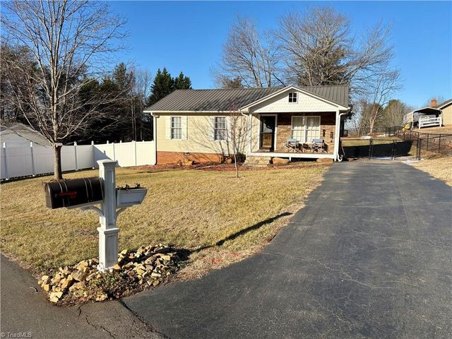 144 Strawberry Lane, Mount Airy, NC 27030