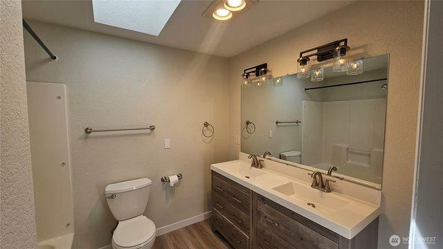 1041 Pacific Park Drive SE, Lacey, WA 98503