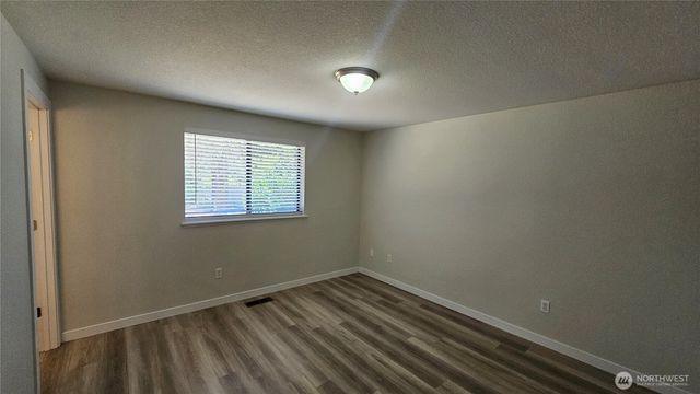 1041 Pacific Park Drive SE, Lacey, WA 98503