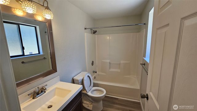 1041 Pacific Park Drive SE, Lacey, WA 98503
