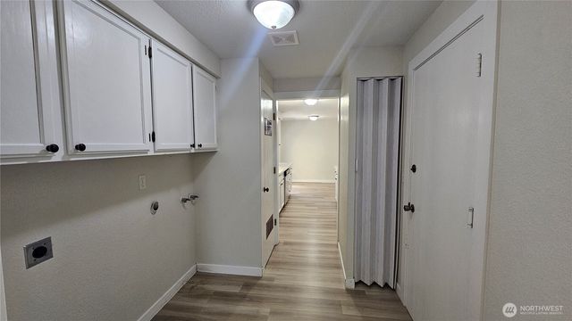 1041 Pacific Park Drive SE, Lacey, WA 98503