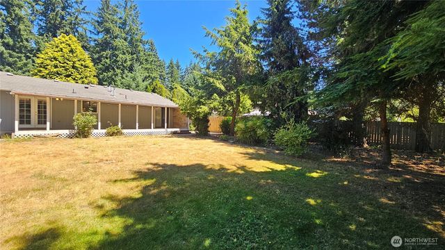 1041 Pacific Park Drive SE, Lacey, WA 98503