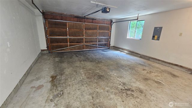 1041 Pacific Park Drive SE, Lacey, WA 98503