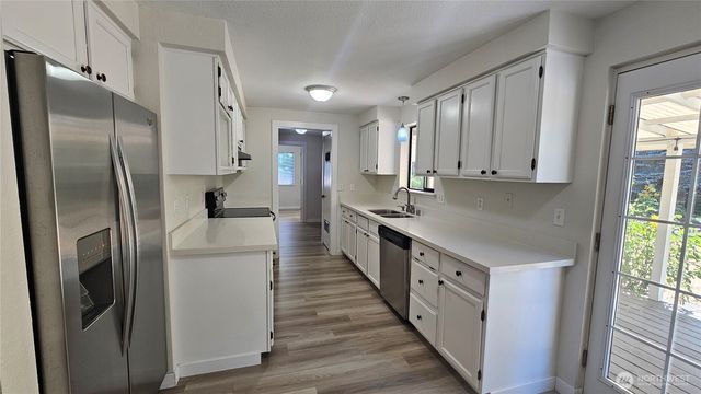 1041 Pacific Park Drive SE, Lacey, WA 98503