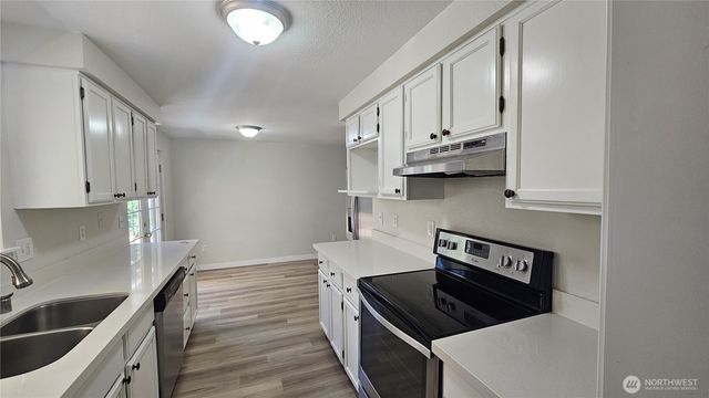 1041 Pacific Park Drive SE, Lacey, WA 98503