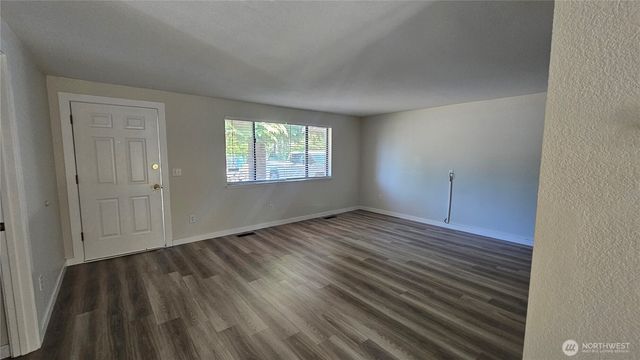 1041 Pacific Park Drive SE, Lacey, WA 98503