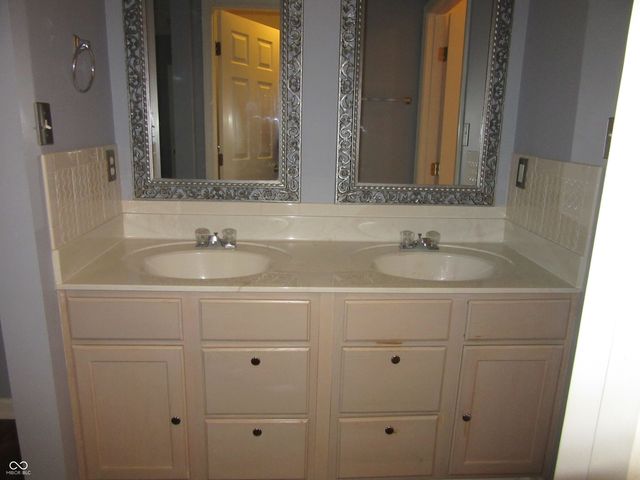 339 Lakewood Court, Avon, IN 46123