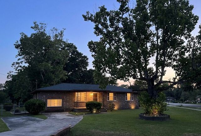 1300 White Drive, Charleston, SC 29407
