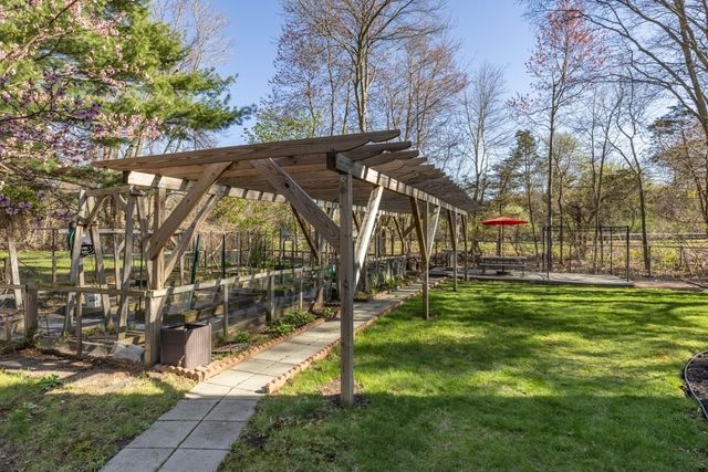 255 Worthen Rd East, Lexington, MA 02421