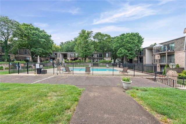 5125 W 75th Street, Prairie Village, KS 66208