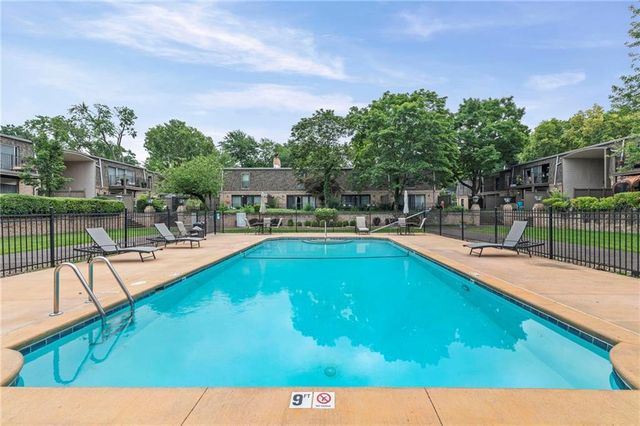 5125 W 75th Street, Prairie Village, KS 66208