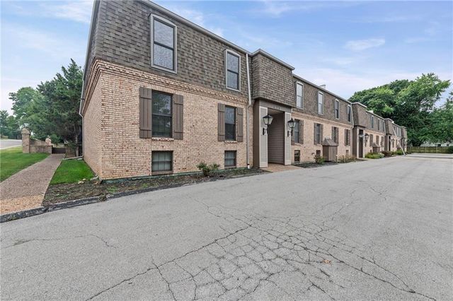 5125 W 75th Street, Prairie Village, KS 66208